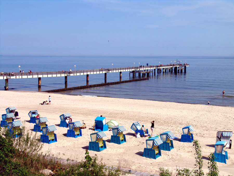 An der Ostsee - Strand mit Seebr�cke auf der Insel Usedom